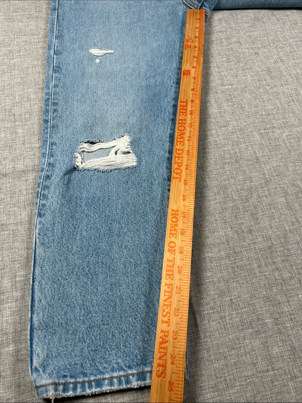 NWT Levi’s 501 Original Cropped Jeans Distressed Light Wash 30x26 - Picture 7 of 11